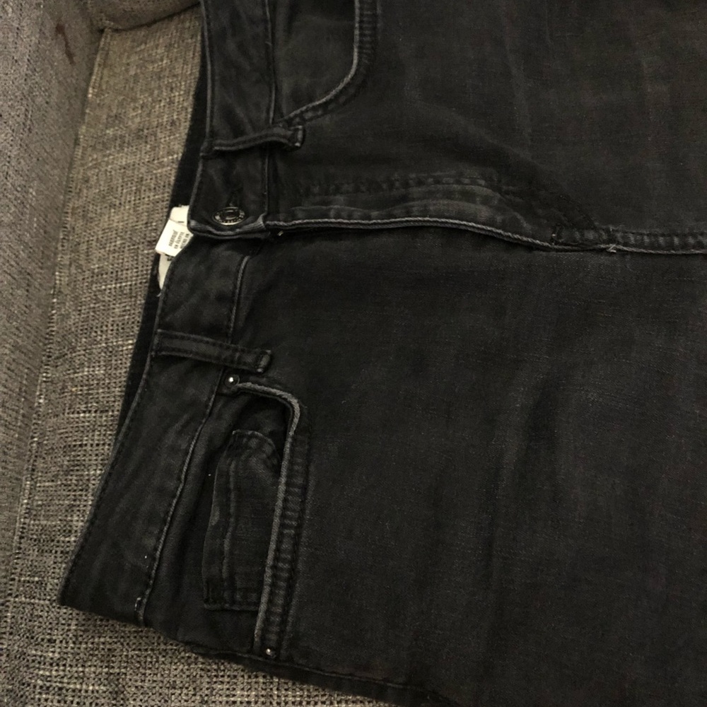 Forever 21 ripped knee jeans 👖